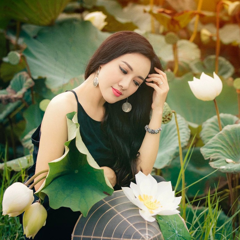 Lo nhan sac khac la, BTV Hoai Anh bi netizen sam soi khong ngot-Hinh-10