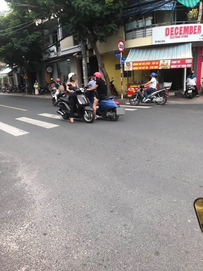 Ngao ngan nguoi phu nu dung xe giua duong, netizen tro tay khong kip-Hinh-11