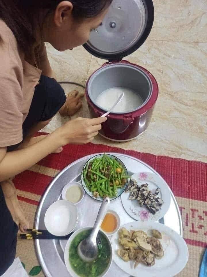 “Cuoi ra nuoc mat” bua an gia dinh khi quen bat nut noi com