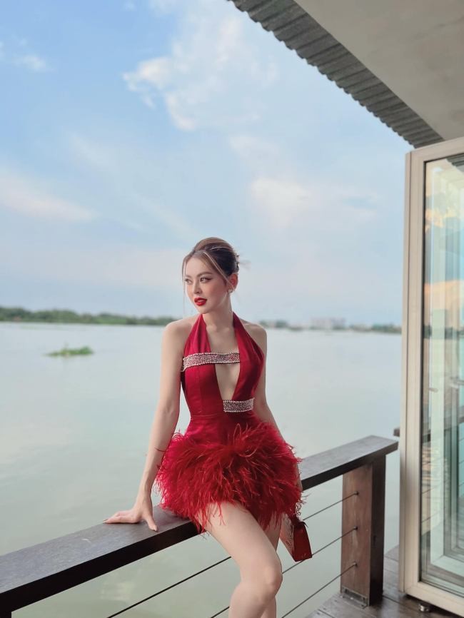 Hot girl thi phi nhat Sai thanh cham mac ho ton duong cong-Hinh-3