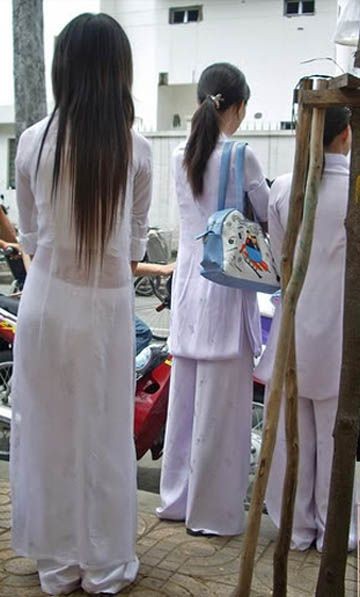 Dien ao dai trang, nhieu nu sinh gay nhuc mat vi phan cam-Hinh-10