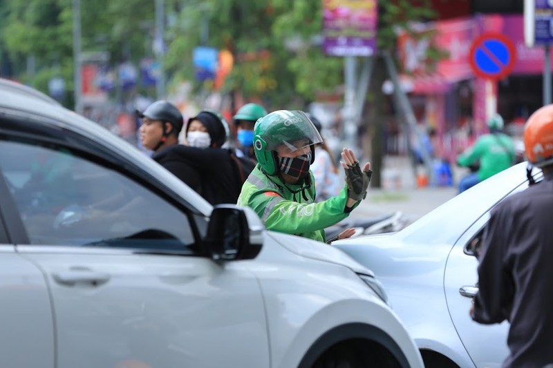 Ha Noi gio tan tam, tai xe cong nghe lam dieu 