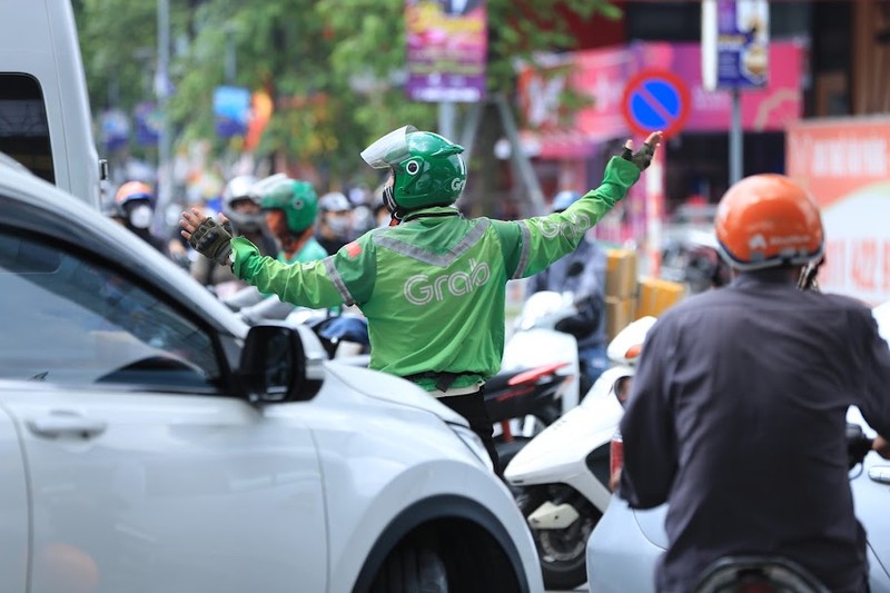 Ha Noi gio tan tam, tai xe cong nghe lam dieu 