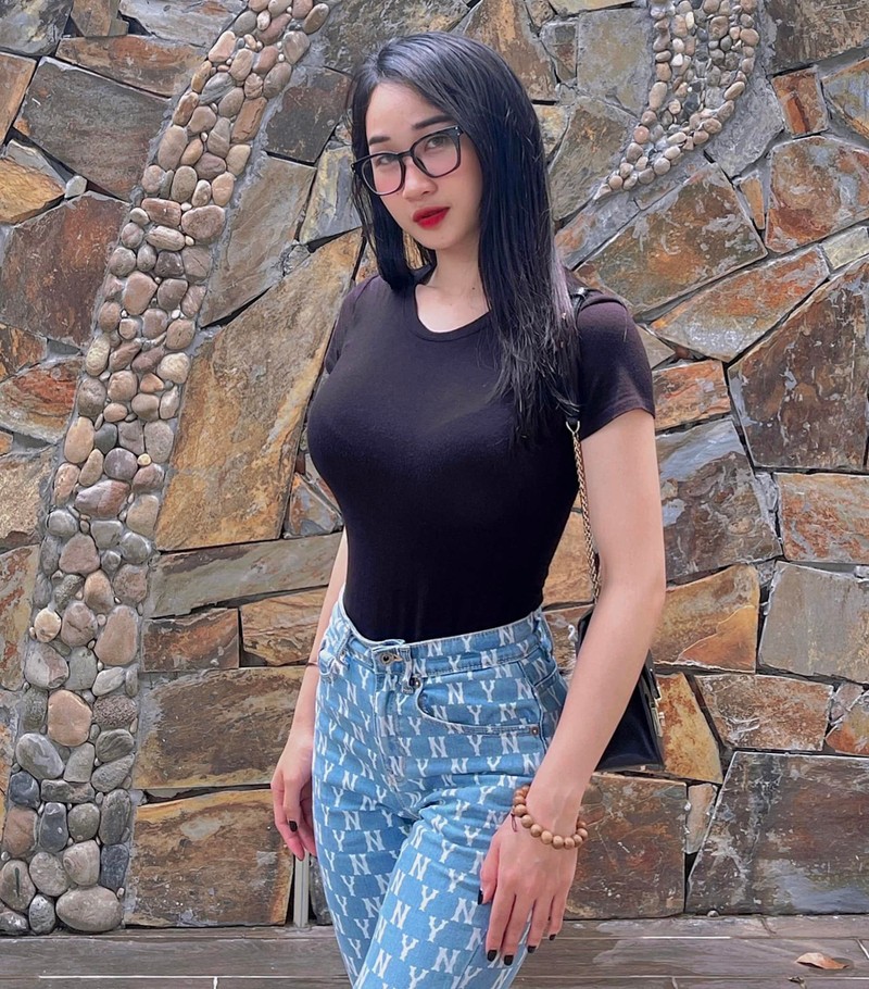 Dien ao dai ngay khai giang, co giao tieu hoc duoc khen het loi-Hinh-2