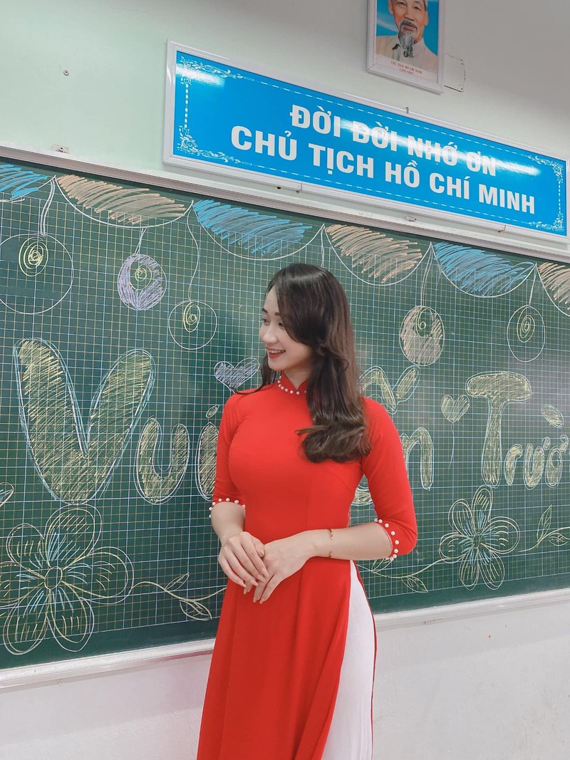 Dien ao dai ngay khai giang, co giao tieu hoc duoc khen het loi-Hinh-6