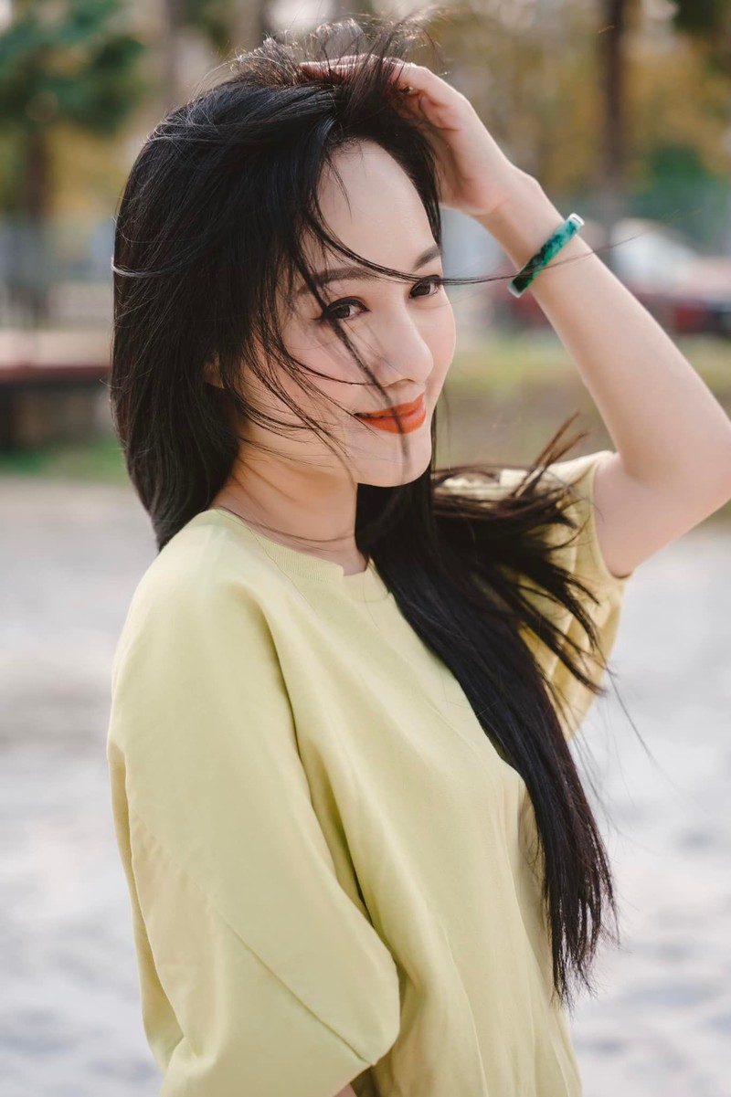 Roi song Thoi su 19h BTV Hoai Anh xinh dep nhu hack tuoi-Hinh-2