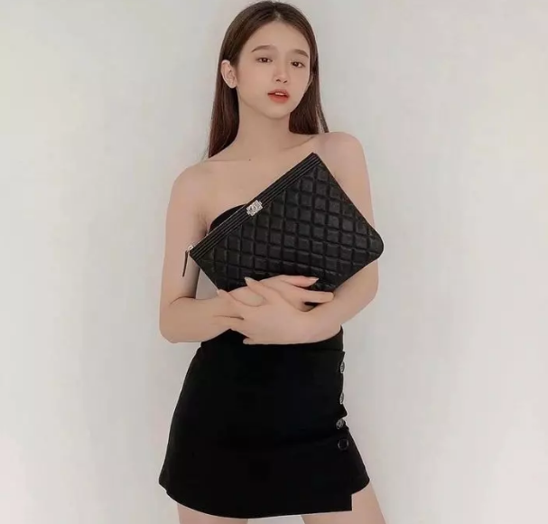 Hot girl Linh Ka va nhung lan vung tien mua do hieu-Hinh-11