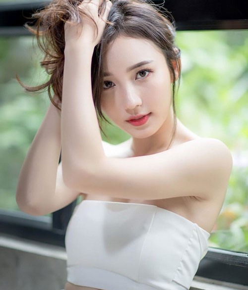 Hot girl ty phu co gu mac nguoc voi ve xinh hien-Hinh-4