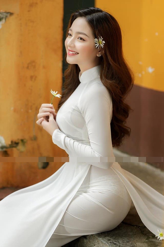 Hot girl Sai thanh body tron tria, mac ao dai it ai bi-Hinh-2