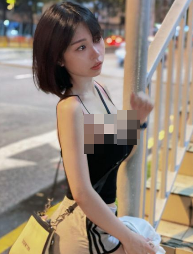 Mac goi cam ngoi tau dien, hot girl lo vong 1 ho henh-Hinh-4