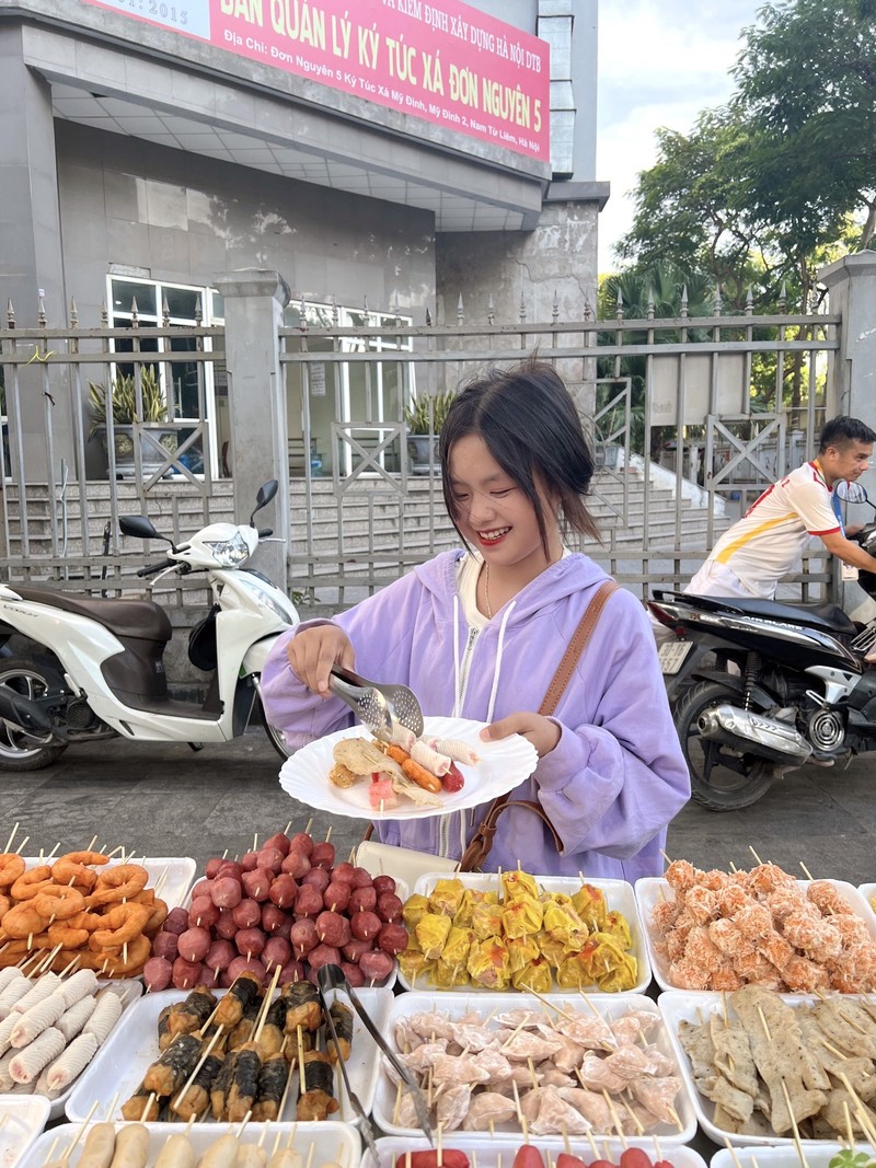 Mua Thi Dua bat ngo hoa co em ban xien le duong-Hinh-3