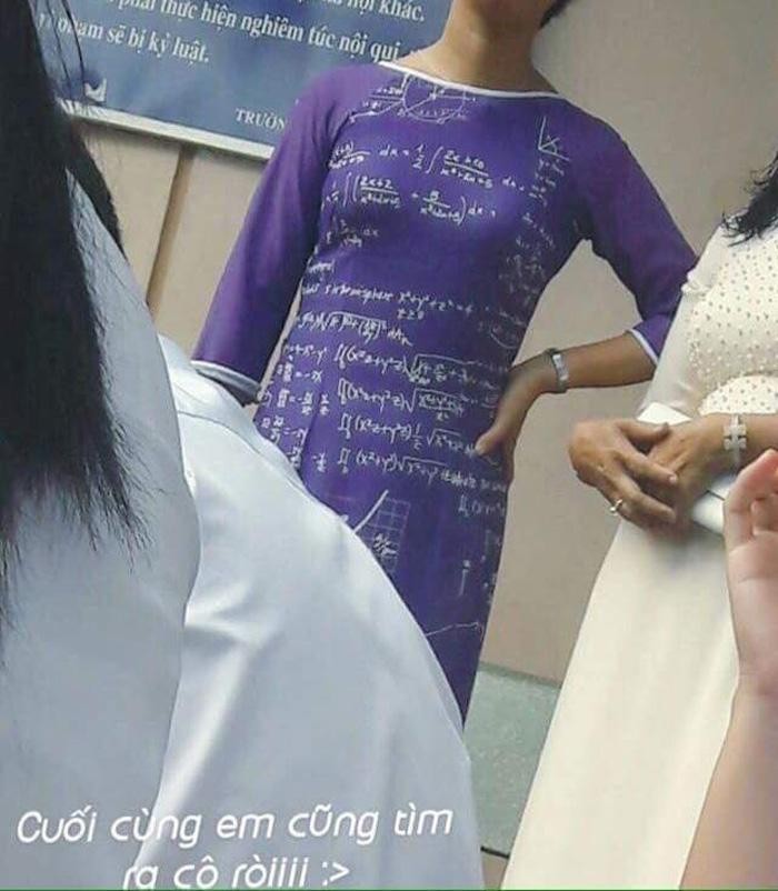 Mac ao dai doc la, dan co giao khien hoc tro “dung hinh“-Hinh-4