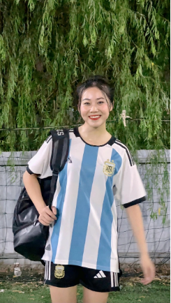 Hot girl Nong cung World Cup 2022 dai dien DT Argentina la ai?-Hinh-3