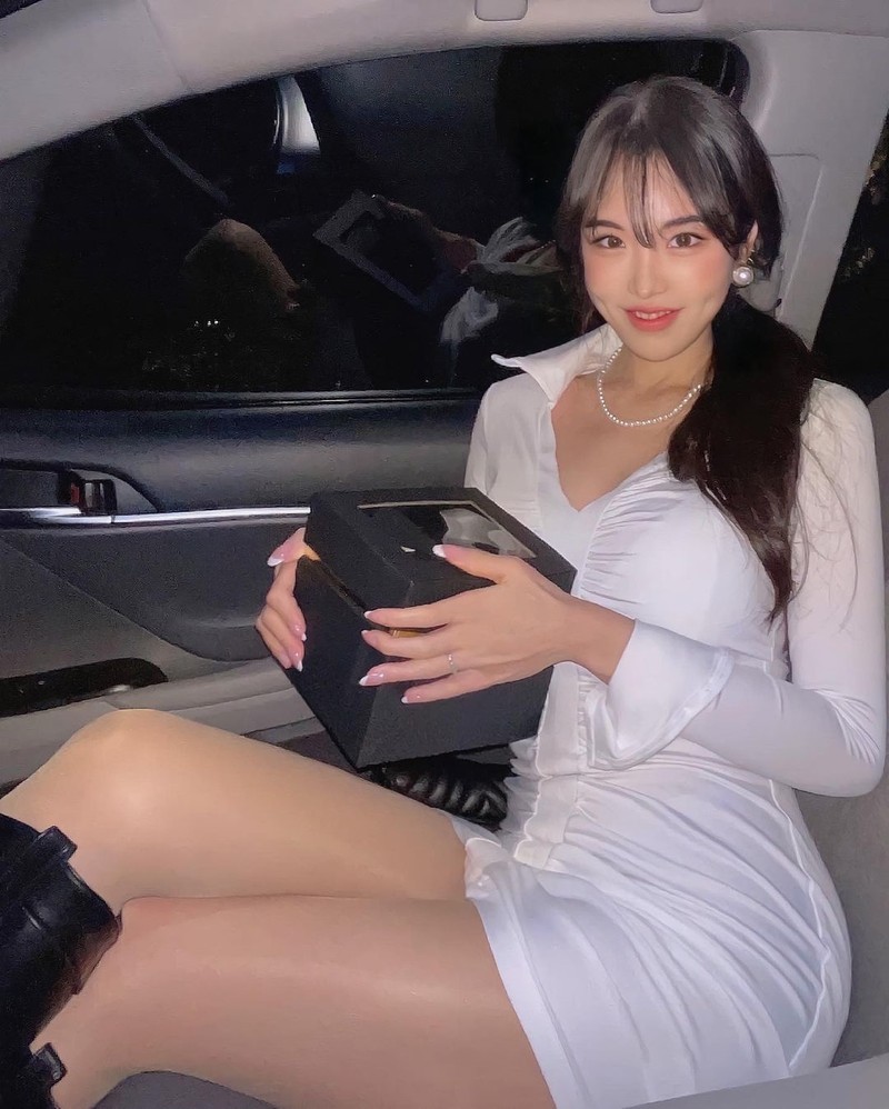 Hot girl xu kim chi so huu vong eo be den kho tin