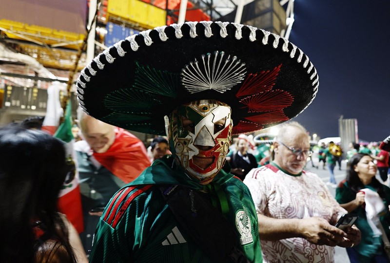 World Cup 2022: Phat hoang voi kieu hoa trang cua fan nu Mexico-Hinh-2