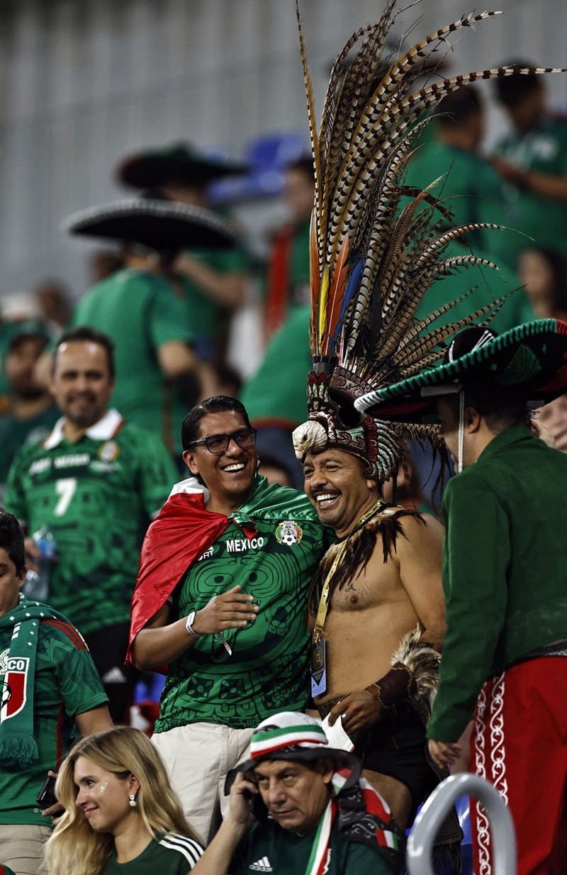 World Cup 2022: Phat hoang voi kieu hoa trang cua fan nu Mexico-Hinh-8