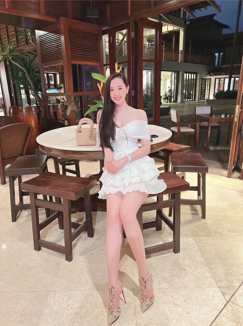 Hot girl “ban sao Luu Diec Phi” khoe chan dai nhu gap ruoi-Hinh-11