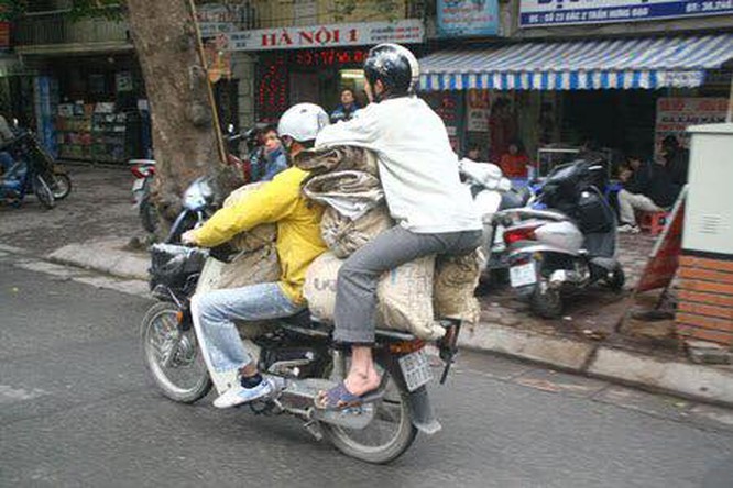 Hai hung canh cho hang “nguoi chong nguoi” tren pho Ha Noi-Hinh-12