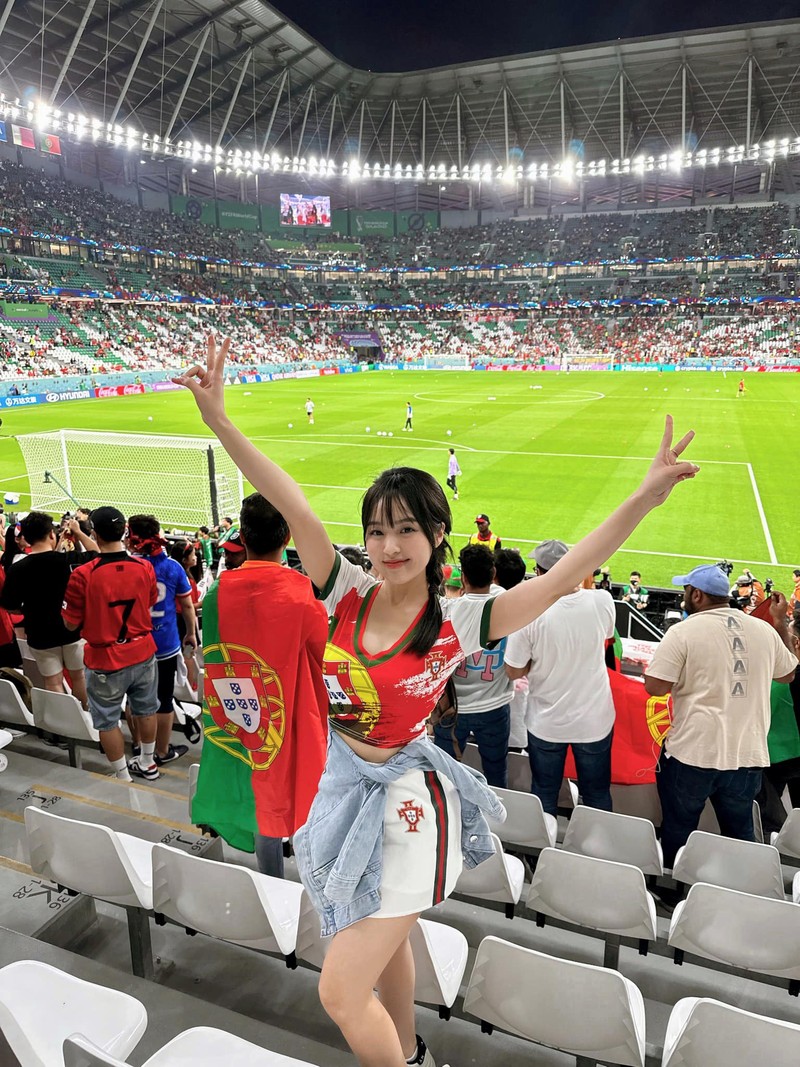 Sau World Cup, dan hot girl Viet noi tieng voi muon ly do-Hinh-2