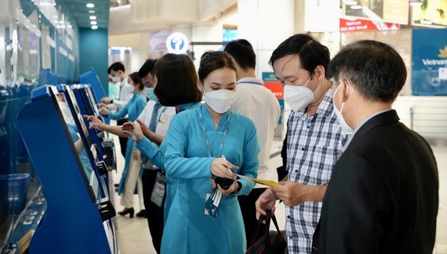 Di lai dip Tet tang vot: Tang chuyen bay nhung gia ve cao