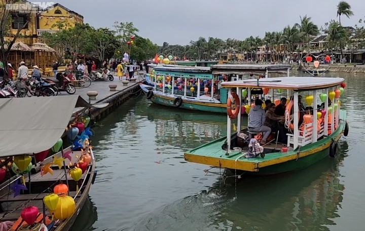 Anh: Pho co Hoi An trong dip Tet Nguyen dan-Hinh-8