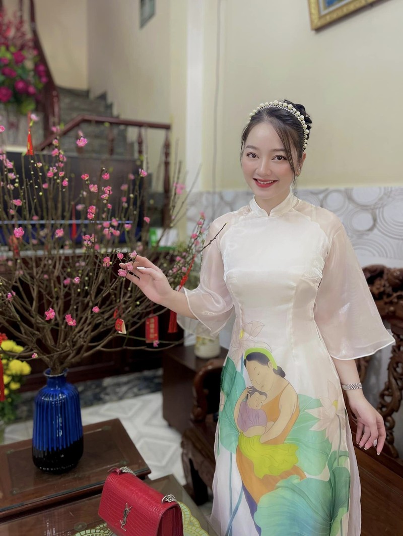 Hot girl Sai thanh khoe body trong ta ao dai it ai bi kip-Hinh-10