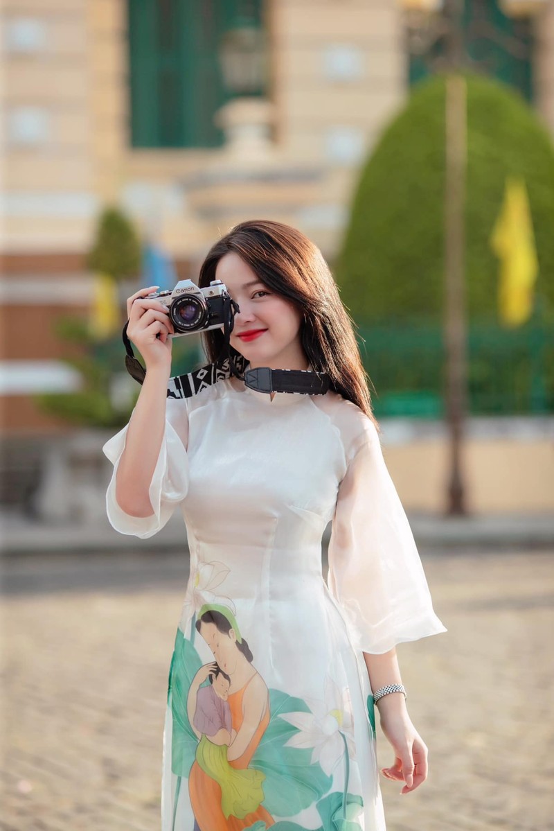 Hot girl Sai thanh khoe body trong ta ao dai it ai bi kip-Hinh-9