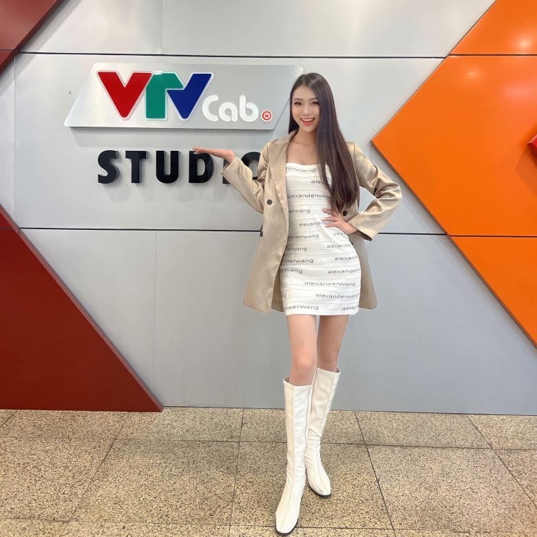 Nu MC chuyen gioi cua VTV dep nhu cong chua doi that-Hinh-2