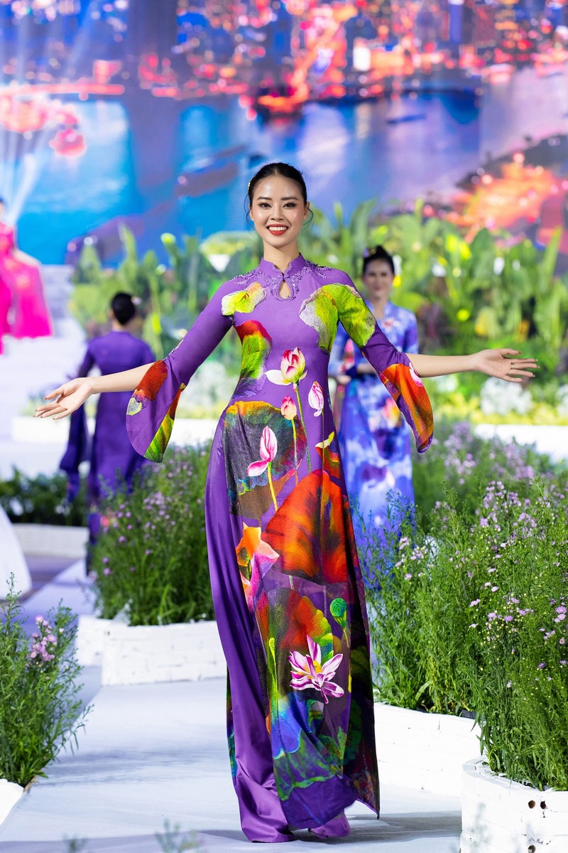 Hinh anh thanh pho tren song Sai Gon qua BST ao dai hut gioi tre-Hinh-3