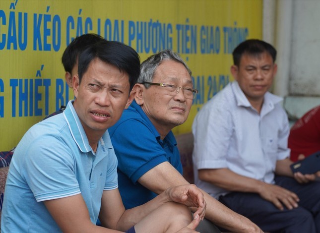 Ha Tinh: Ba ngay di dang kiem van chua xong-Hinh-2