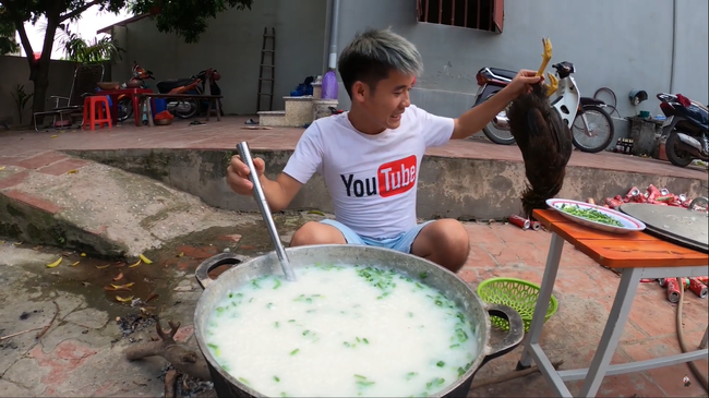 Ca muoi u chua va loat mon kinh di duoc Youtuber Viet 