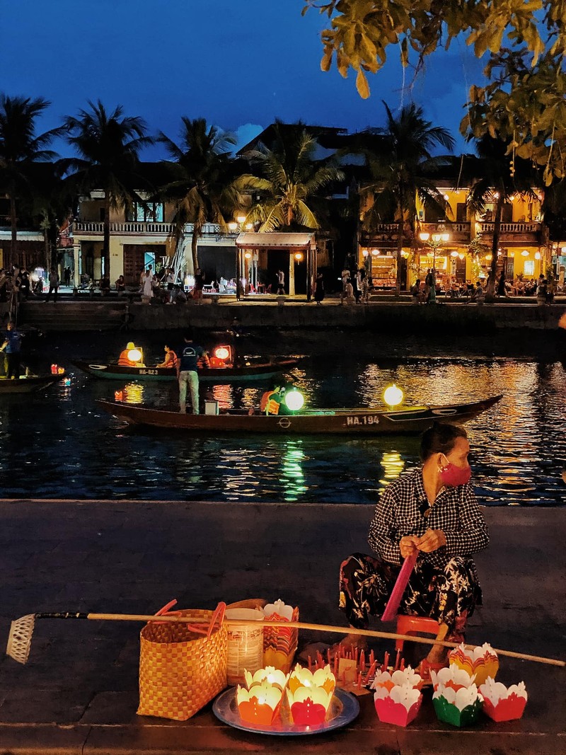 Hoi An thu phi du khach, gioi tre ru nhau check in som-Hinh-2