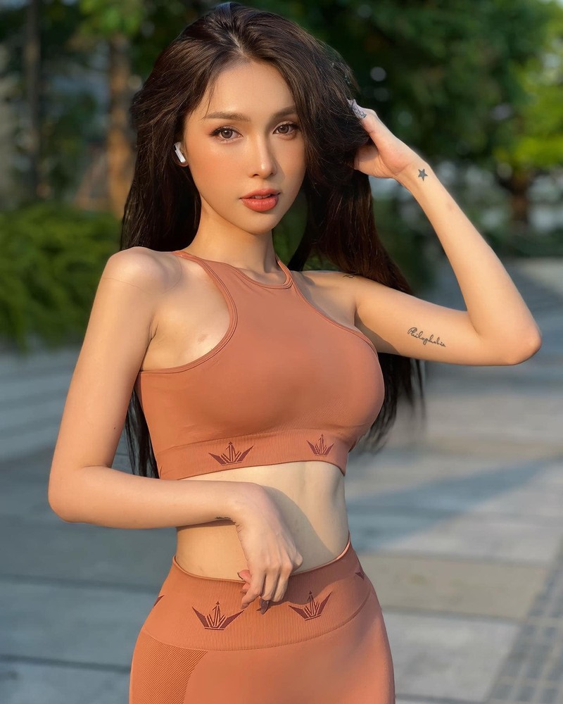 Danh tinh hot girl chuyen gioi gay sot vi qua giong Lisa BlackPink-Hinh-12