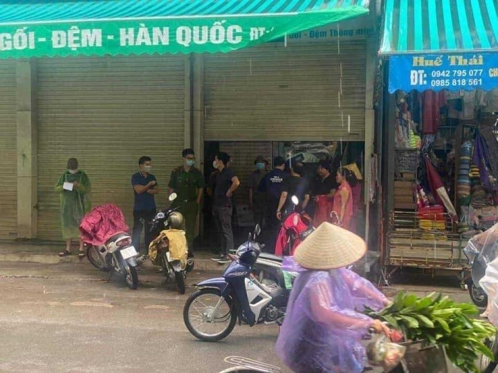 Hoa Binh: Vo chong tieu thuong tu tu tai cua hang