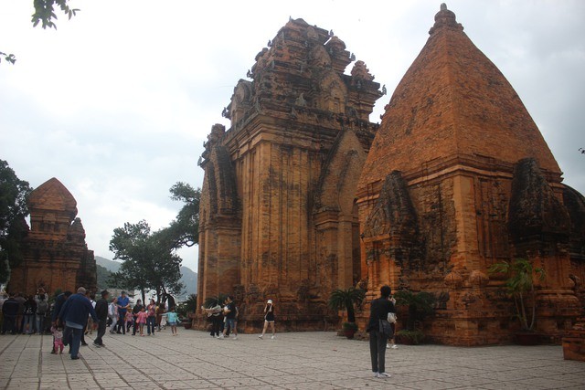 Khach du lich nuom nuop do ve Nha Trang ngay nghi le-Hinh-2