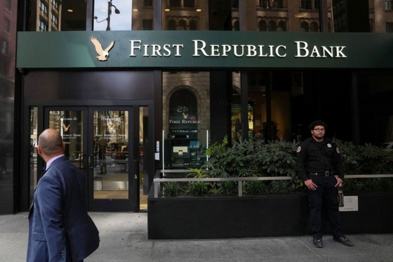 My chuan bi ban ngan hang First Republic Bank