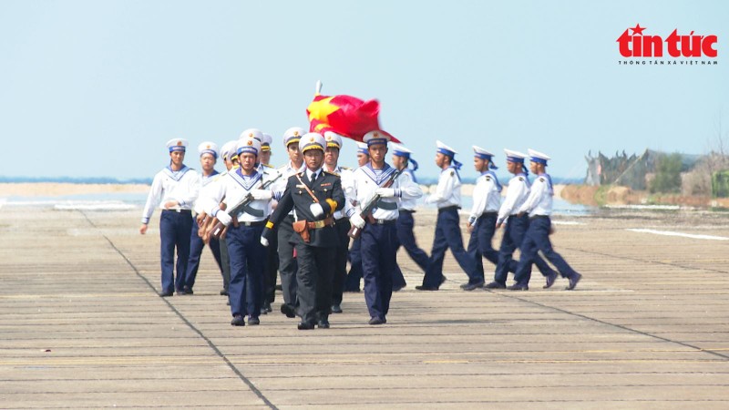 Thieng lieng le chao co To quoc tai Truong Sa-Hinh-11