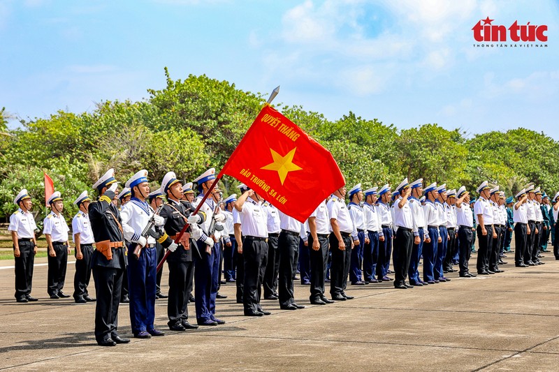 Thieng lieng le chao co To quoc tai Truong Sa-Hinh-12