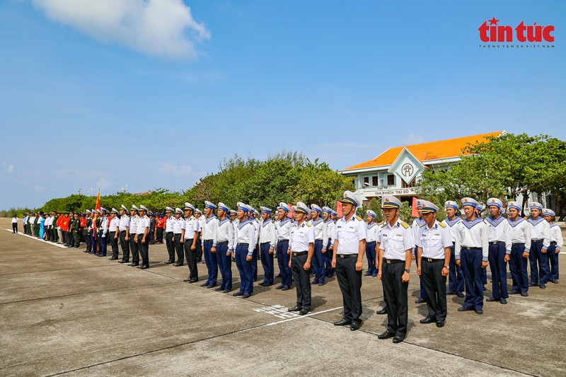 Thieng lieng le chao co To quoc tai Truong Sa-Hinh-6