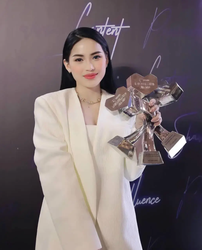 Hau drama quan an, “chien than review” Ha Linh thay doi khong nhan ra-Hinh-4