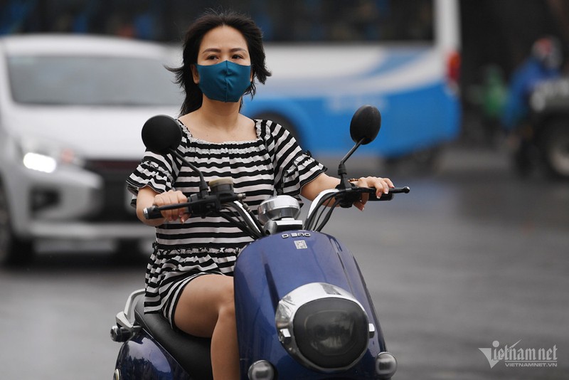 Thoi tiet Ha Noi 24/5: Mua rao kem giong, van co nang gian doan