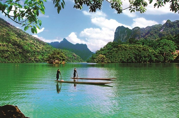 Ho Ba Be - vien ngoc bich cua vung nui rung Ðong Bac