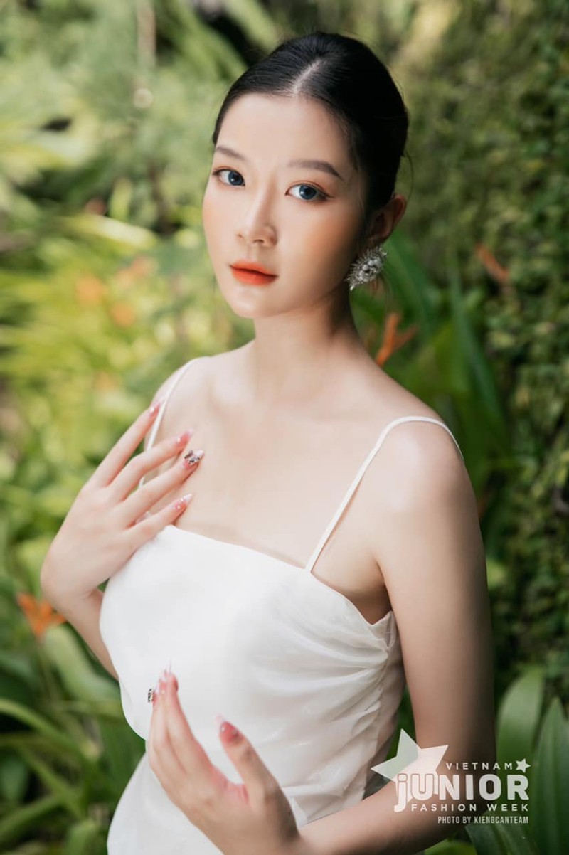 Nguoi dep Ha thanh 18 tuoi gay sot Miss World Vietnam 2023-Hinh-2