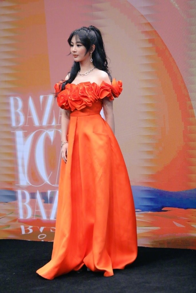 Duong Tu-Hinh-3's flower fashion