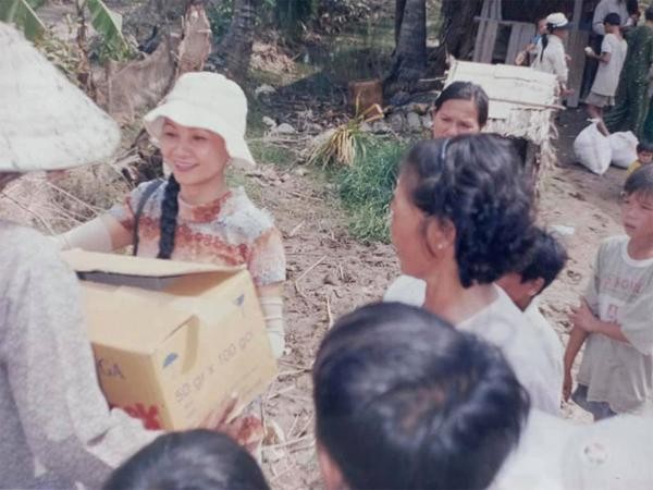 Doi tu kin tieng ve nguoi phu nu 'bat' Thuy Tien gui tien