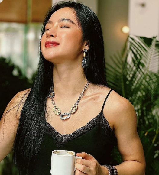 Angela Phuong Trinh khoe body vam vo, netizen tranh cai-Hinh-12