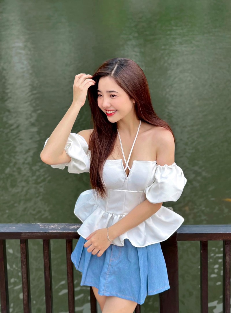 Nu TikTok Viet trieu follow khoe nhan sac ngay cang thang hang-Hinh-7