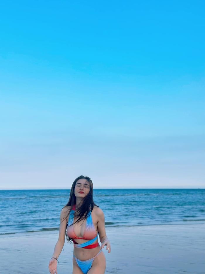 Em gai Cong Vinh 'dot mat' dan tinh dien bikini cuc chay-Hinh-3