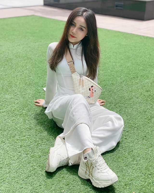 “Bup be ao dai” Ha thanh khoe anh thay doi sac voc-Hinh-2