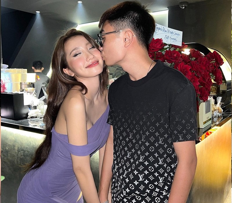 Hot girl 2K4 lay chong thieu gia ngay cang an mac tao bao-Hinh-2